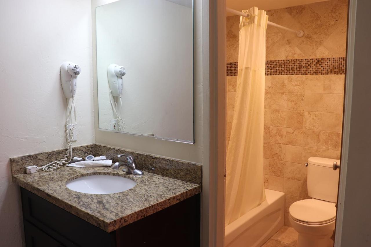 Curtis Inn & Suites Голлівуд Екстер'єр фото