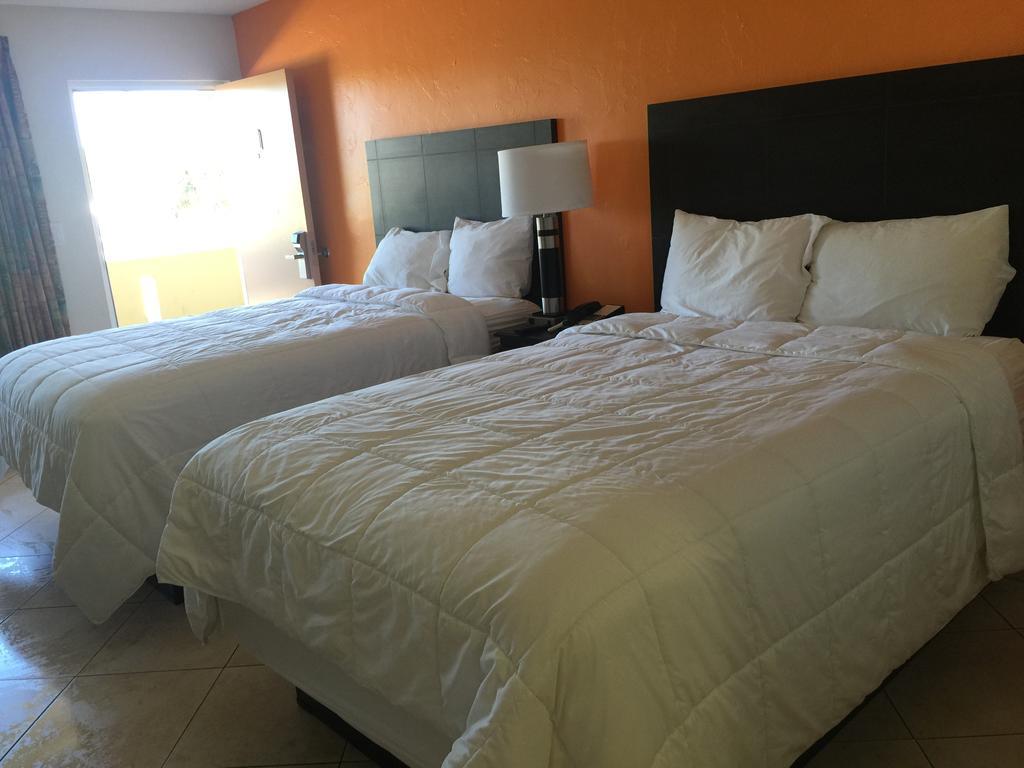 Curtis Inn & Suites Голлівуд Екстер'єр фото