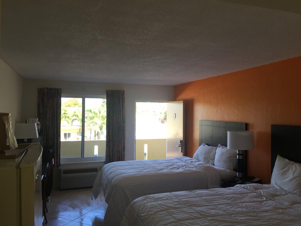 Curtis Inn & Suites Голлівуд Екстер'єр фото