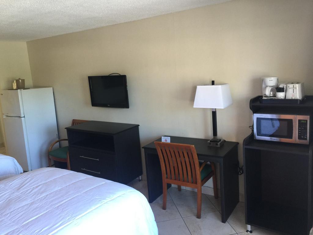 Curtis Inn & Suites Голлівуд Екстер'єр фото