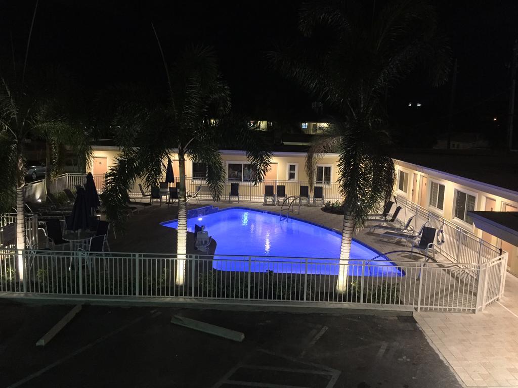 Curtis Inn & Suites Голлівуд Екстер'єр фото